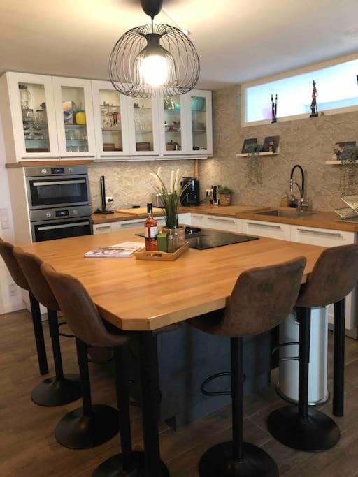 Stylisches Maybach Appartement Mit Terrasse Fuer 5 Personen, 5 Betten, Grosse Kochinsel, Homeoffice Mit 250Mbit Wlan Aidlingen Exterior photo